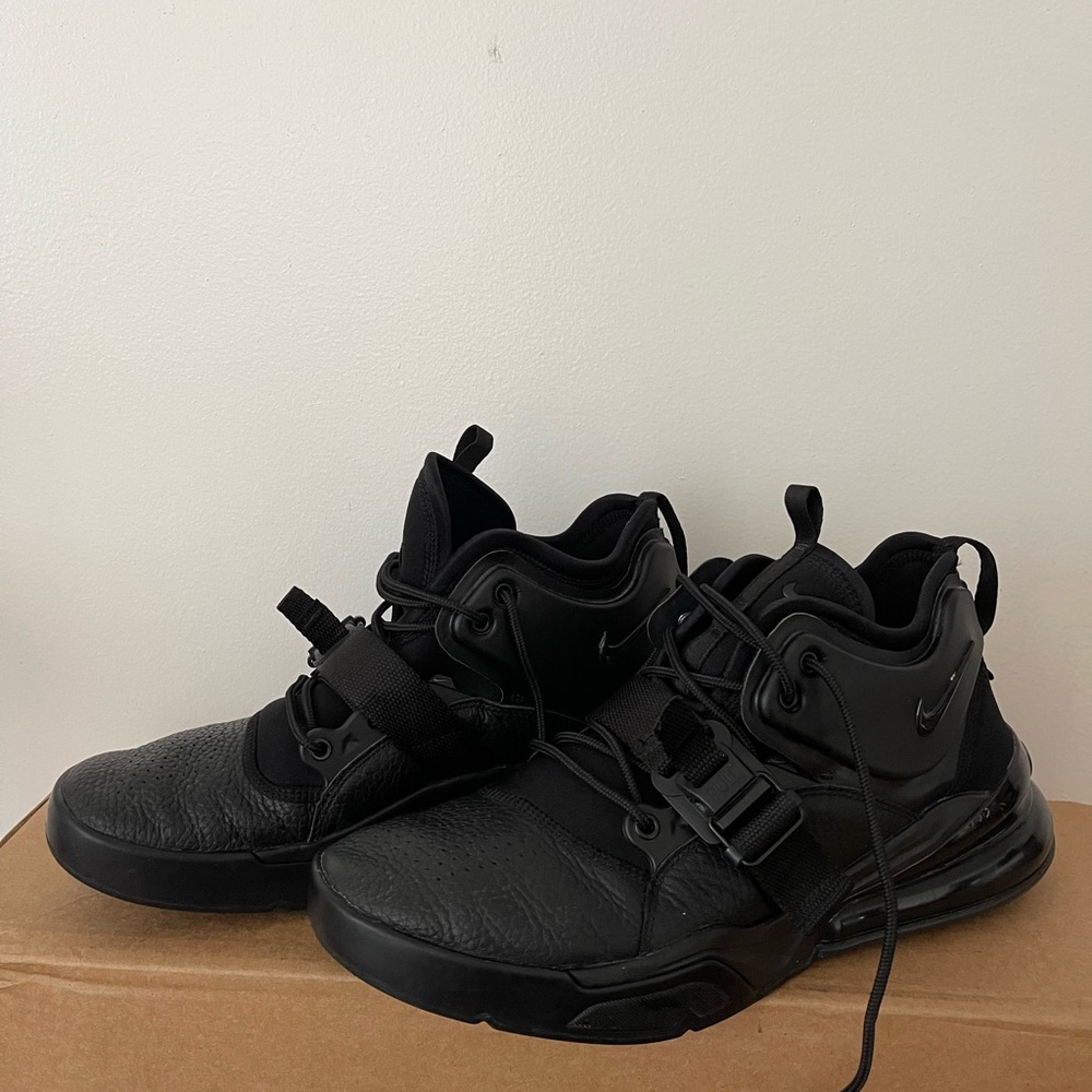 Nike Mens Air Force 270